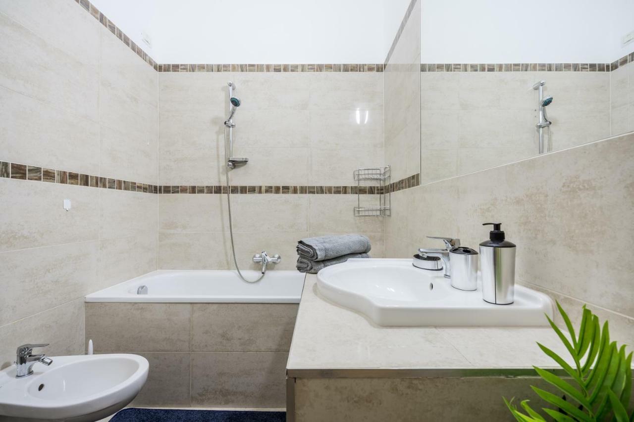 Bpr King Prime Home With A/C Budapest Exterior photo